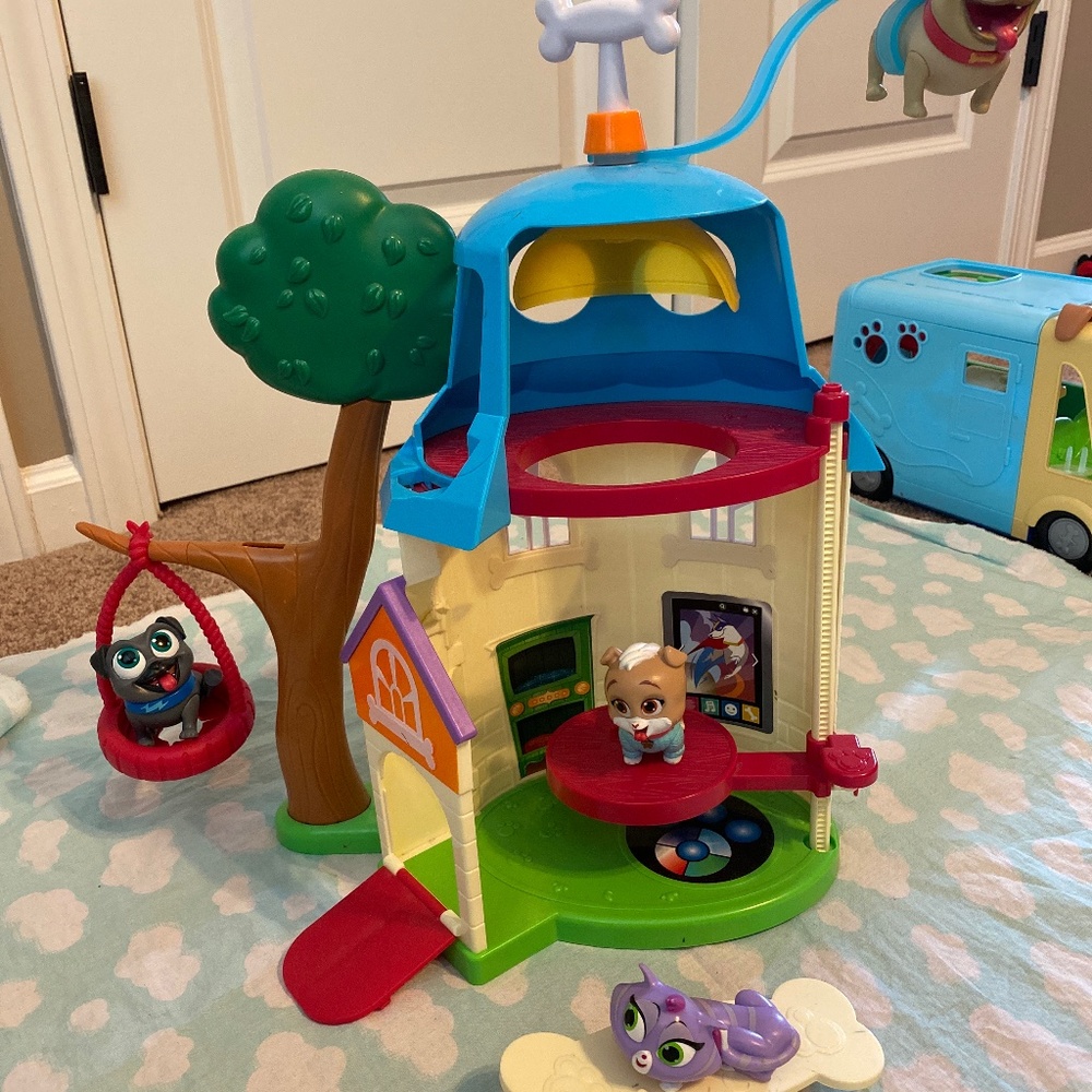 Puppy Dog Pals House playset